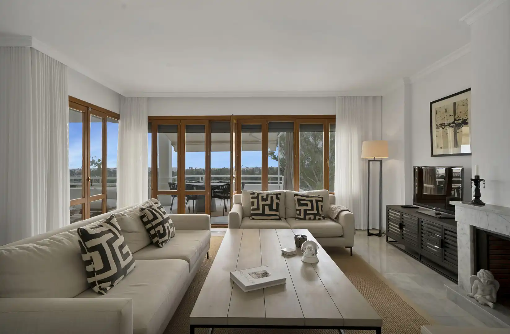 Sala de estar de Apartamento en venta en Marbella con Aire acondicionado, Terraza y Piscina