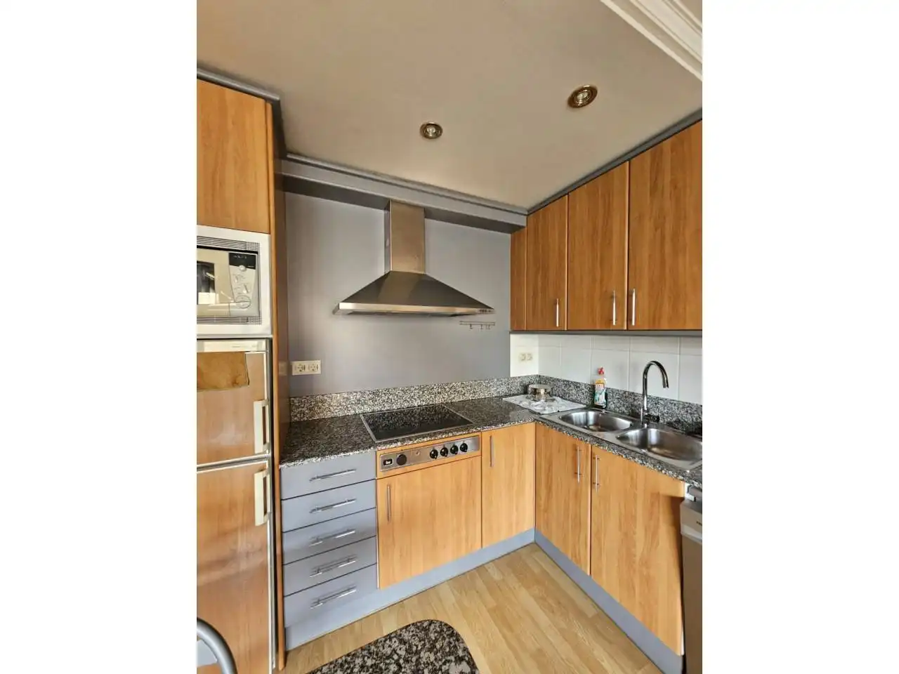 Cuina de Apartament de lloguer en Manresa amb Aire condicionat, Parquet i Moblat