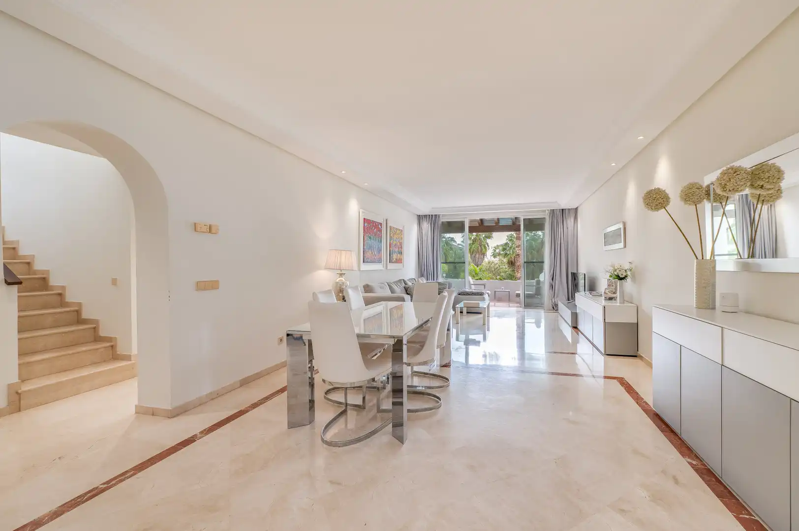 Comedor de Ático de alquiler en Marbella con Aire acondicionado, Terraza y Trastero