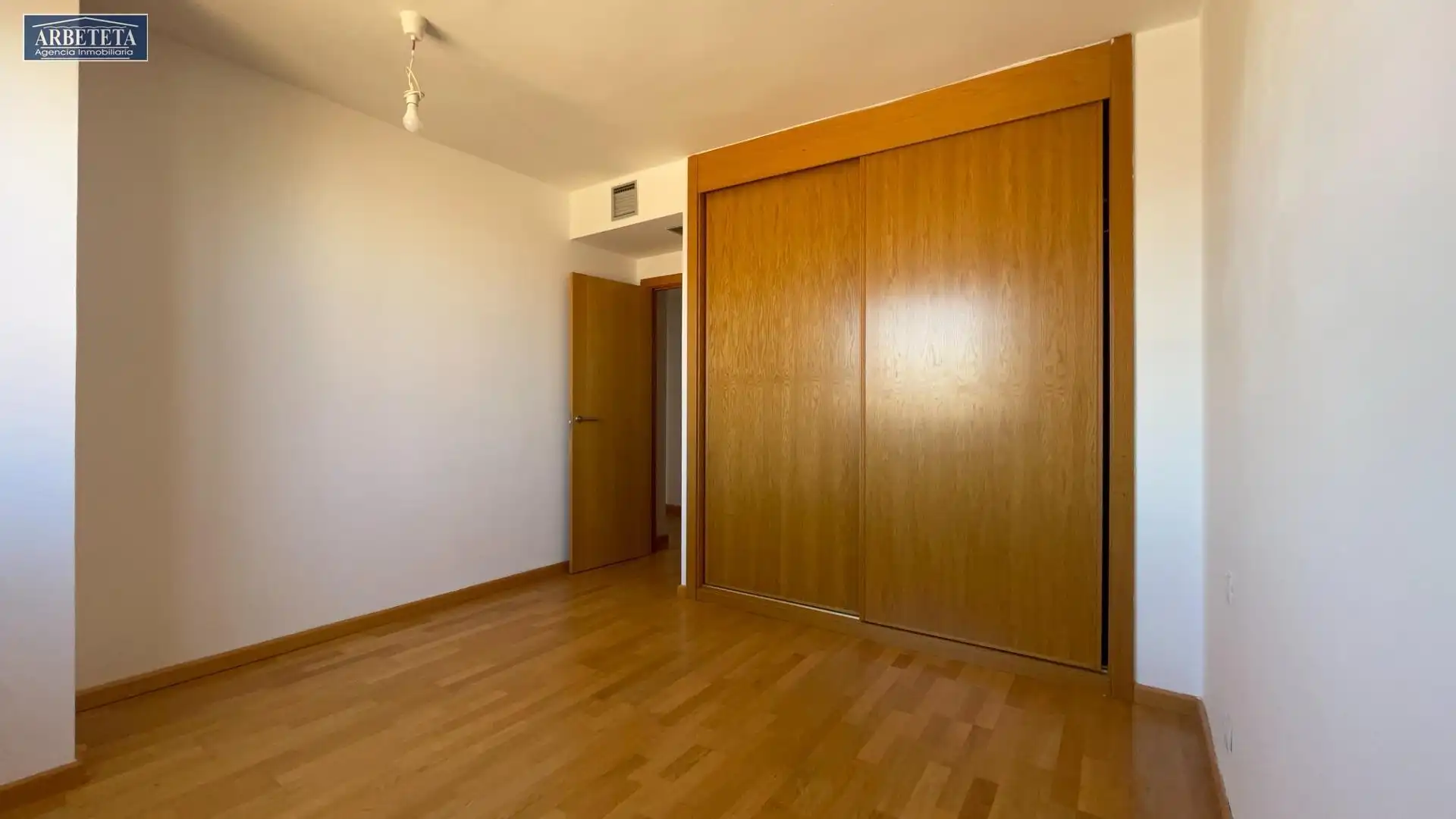 Habitación de Ático en venta en Guadalajara con Calefacción, Terraza y Trastero