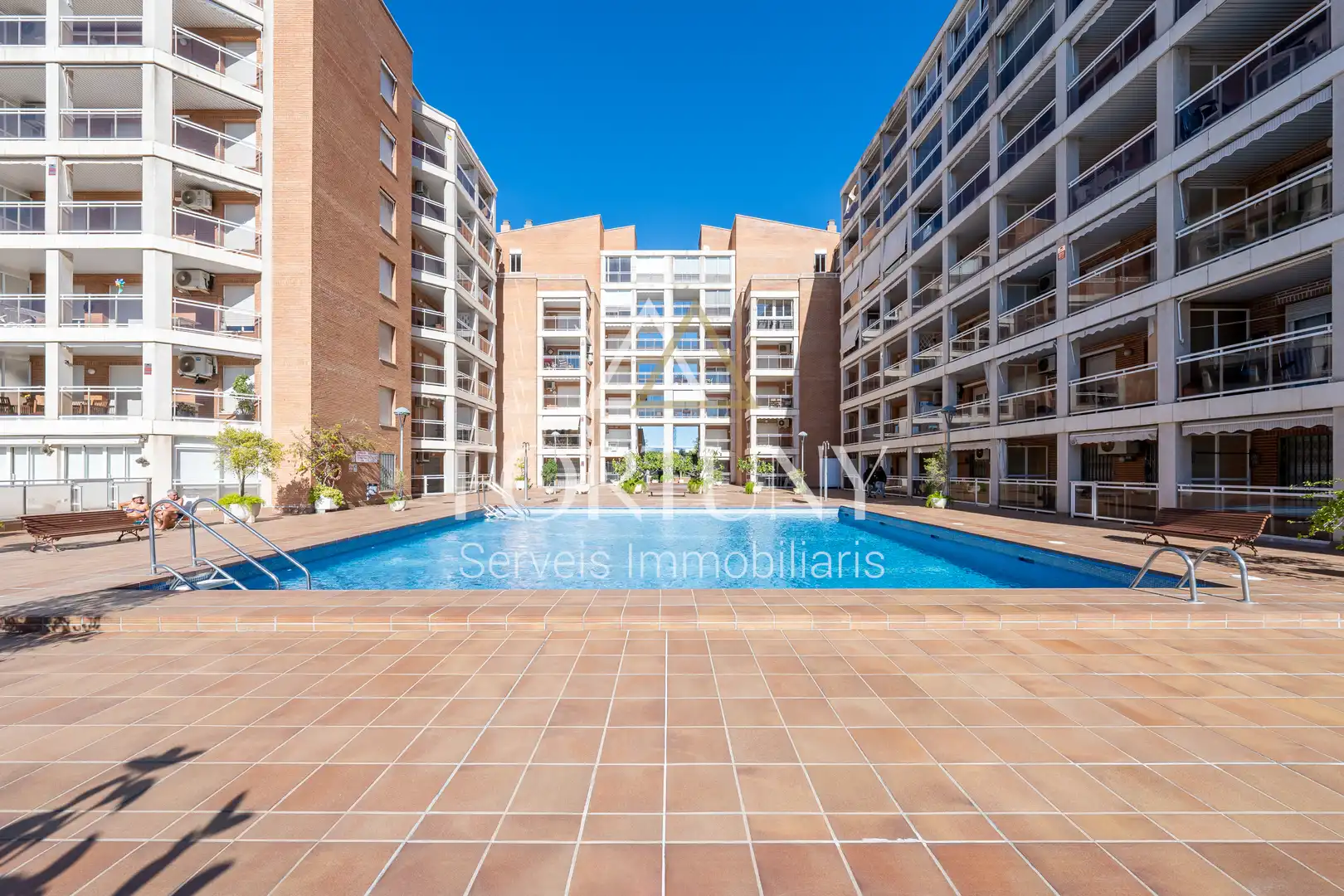 Swimming pool of Flat for sale in Vinyols i els Arcs  with Air Conditioner, Swimming Pool and Balcony