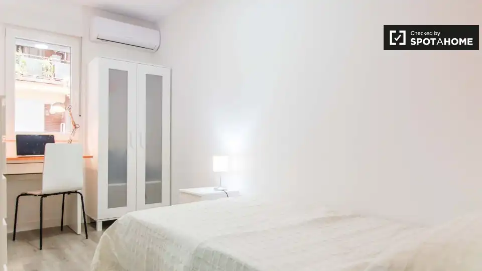 Schlafzimmer von Wohnung zur Miete in Burjassot mit Klimaanlage, Heizung und Möbliert