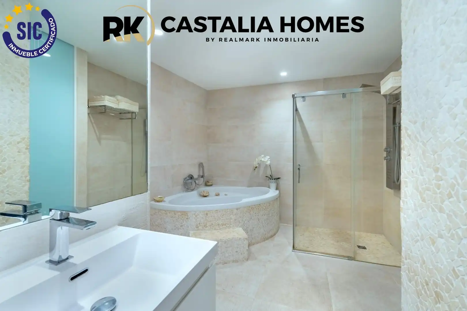 Badezimmer von Einfamilien-Reihenhaus zum Verkauf in Castellón de la Plana / Castelló de la Plana mit Klimaanlage, Privatgarten und Terrasse