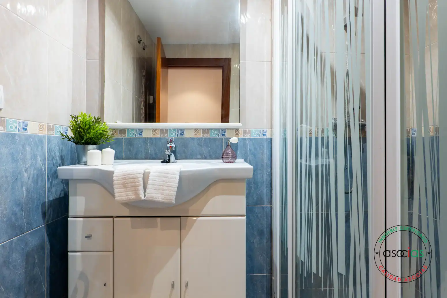 Bathroom of Flat for sale in Gijón   with Heating, Parquet flooring and Storage room