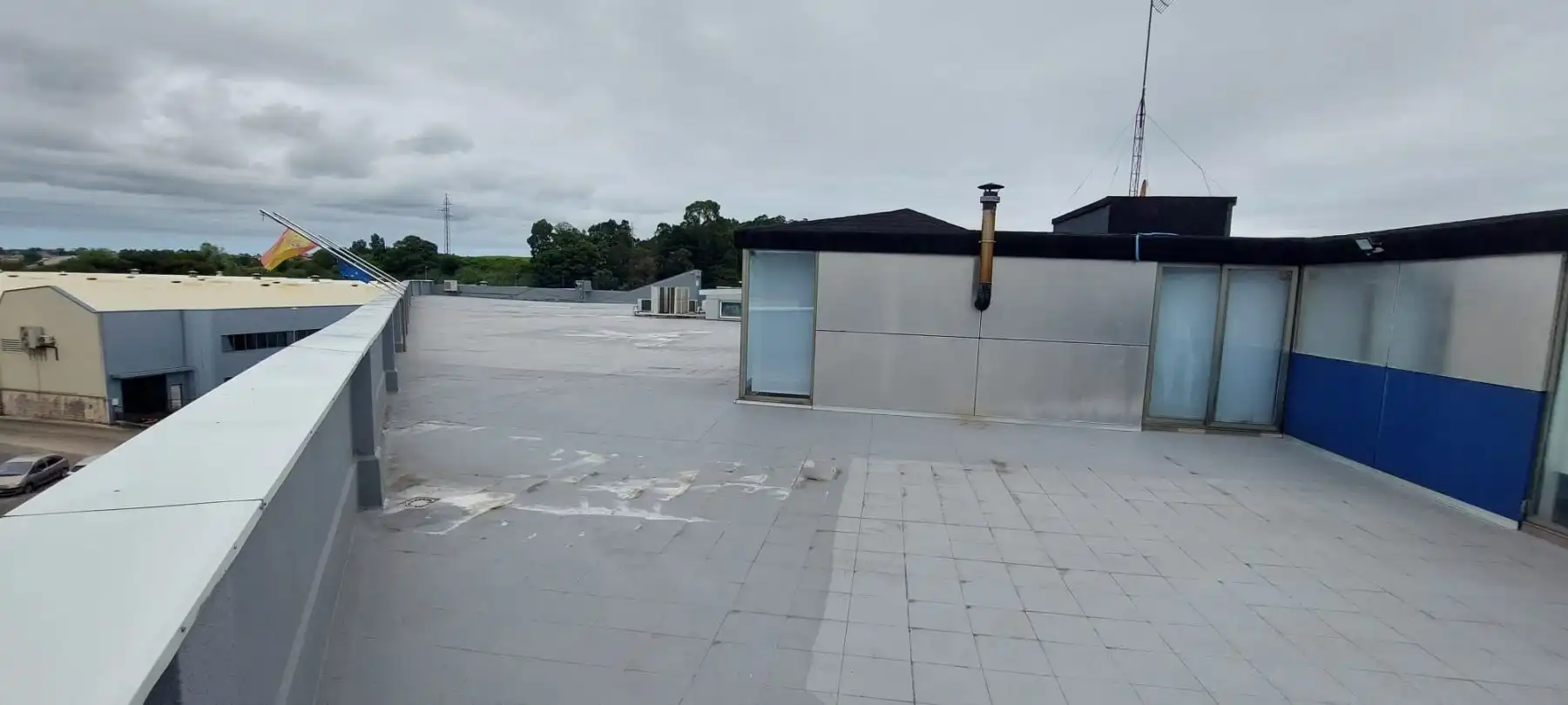 Außenansicht von Fabrikhallen zum Verkauf in Camargo