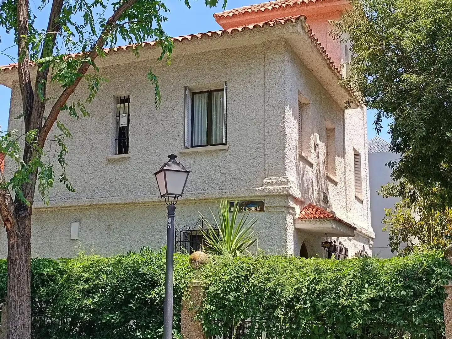 Vista exterior de Casa o chalet en venta en Madrid con Aire acondicionado, Calefacción y Jardín privado
