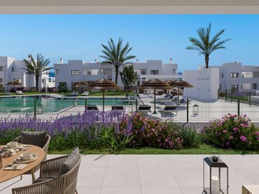 Piso de obra nueva con piscina en venta en Calle Josefina Samper