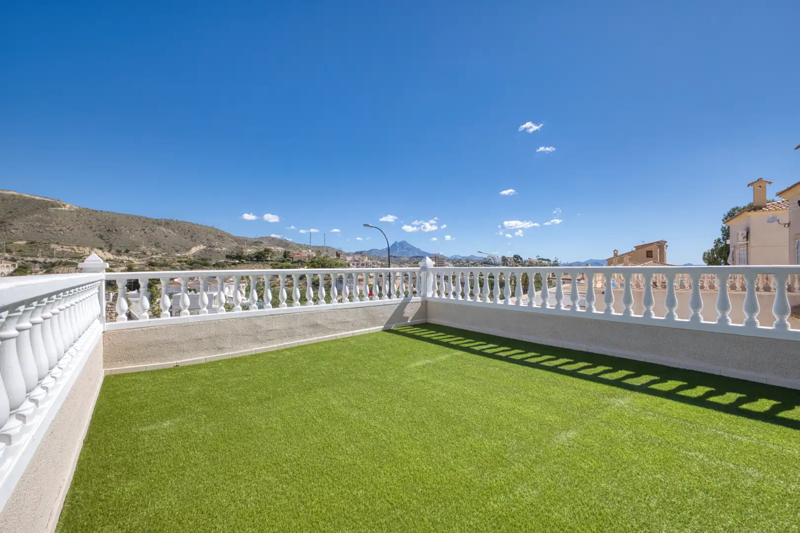 Terrassa de Casa o xalet en venda en El Campello amb Aire condicionat, Calefacció i Jardí privat