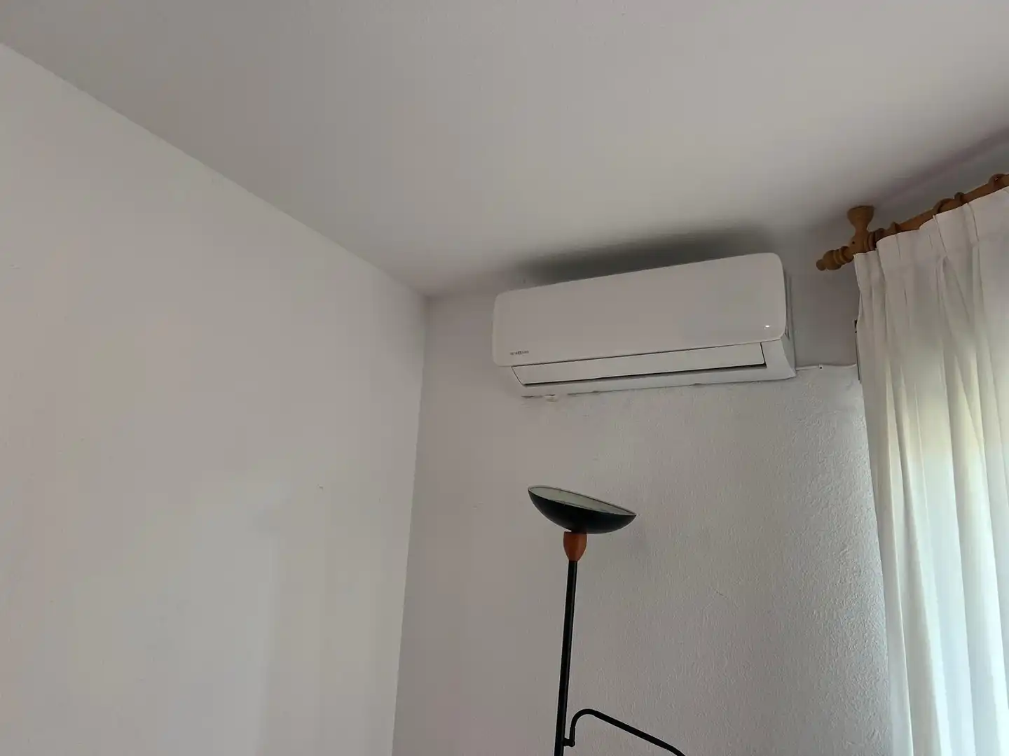 Dormitori de Apartament de lloguer en Gandia amb Aire condicionat, Terrassa i Moblat