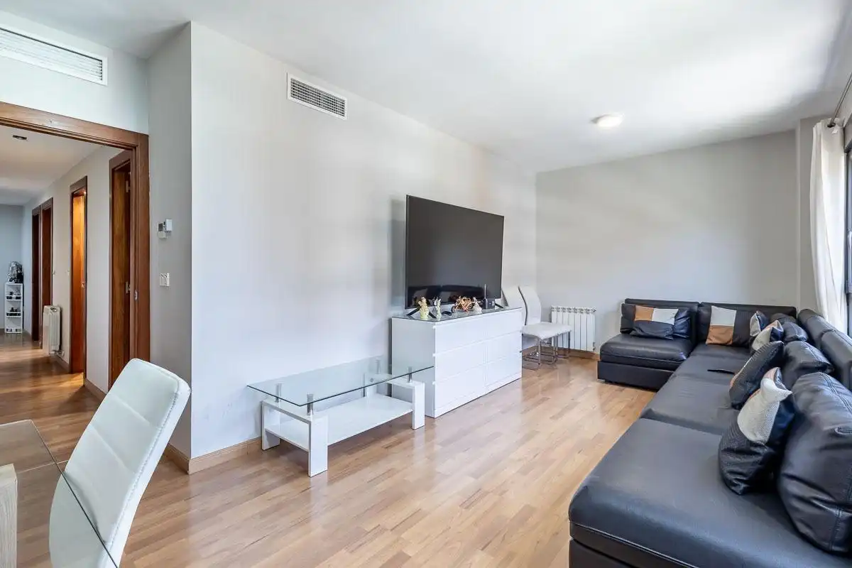 Living room of Flat for sale in Granada  with Air Conditioner, Heating and Private garden