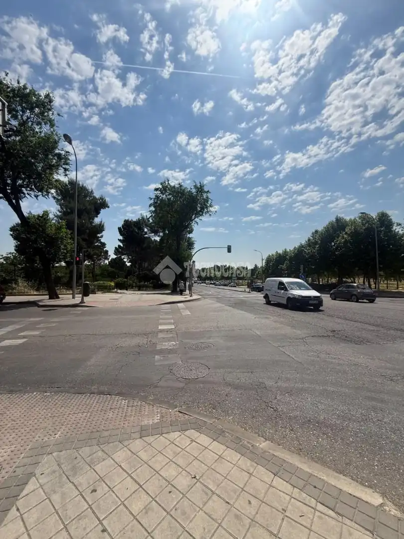 Vista exterior de Piso en venta en Madrid con Calefacción