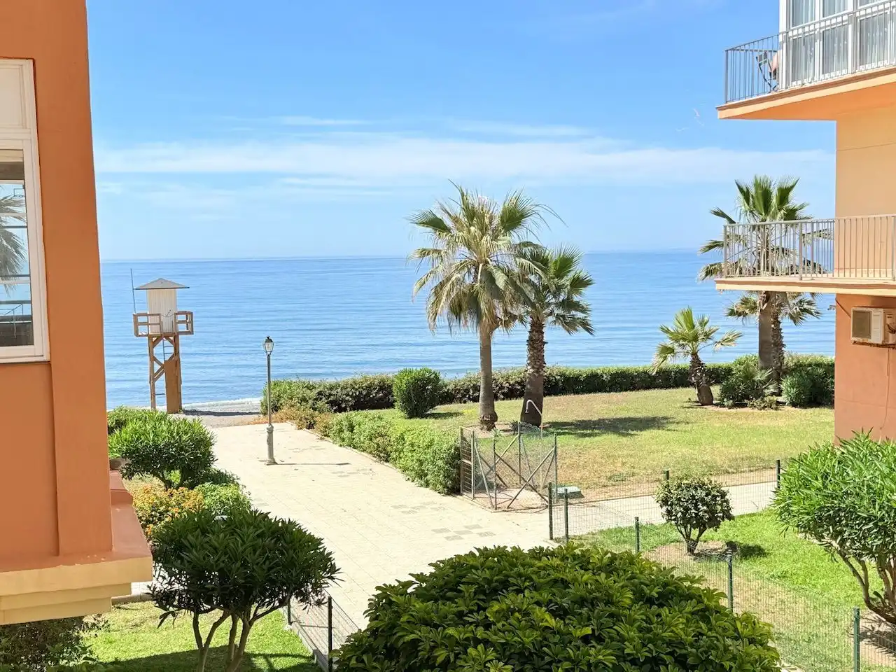 Vista exterior de Piso en venta en Torrox