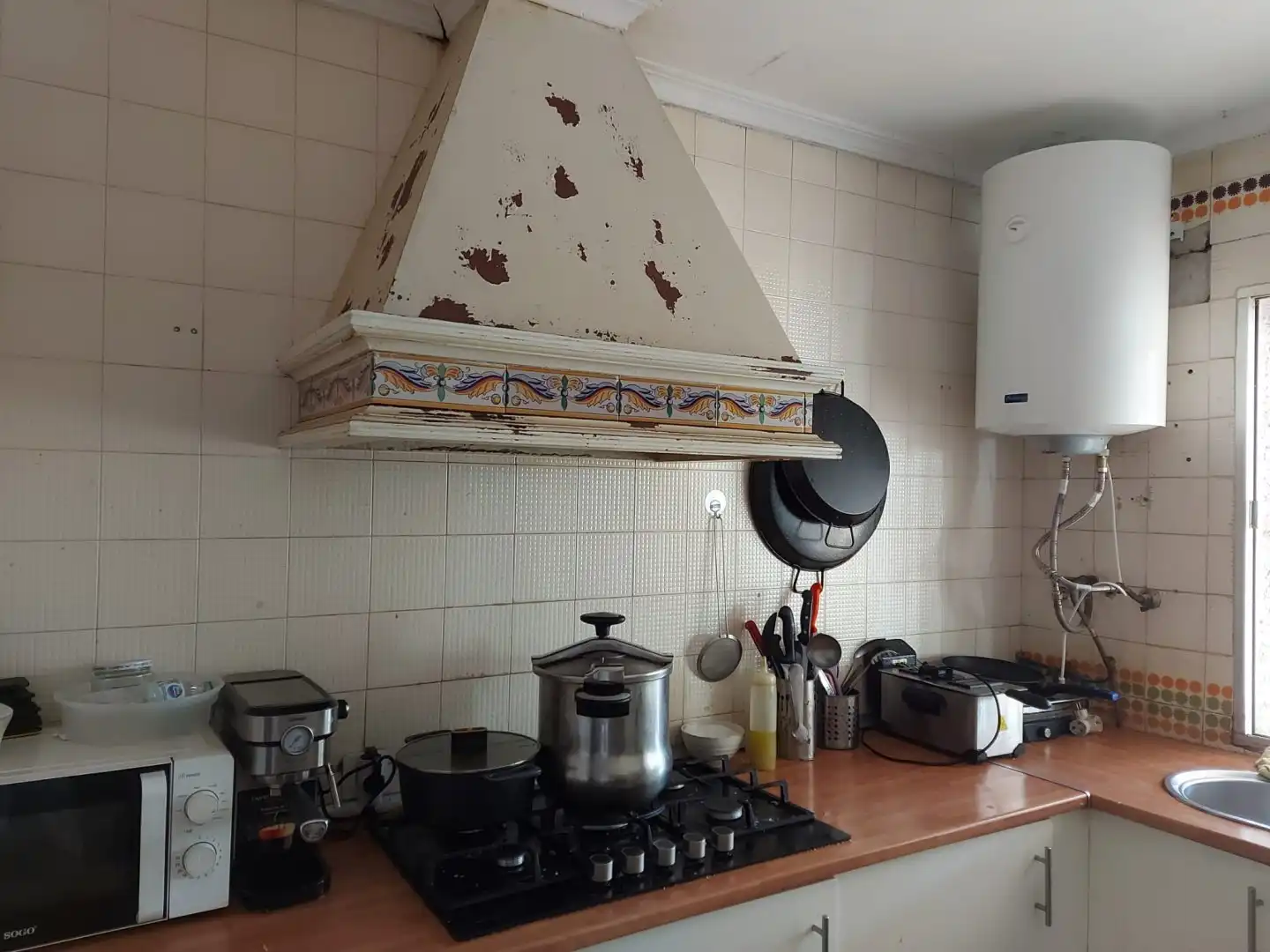 Cuina de Casa o xalet en venda en Dos Hermanas amb Terrassa, Piscina i Moblat