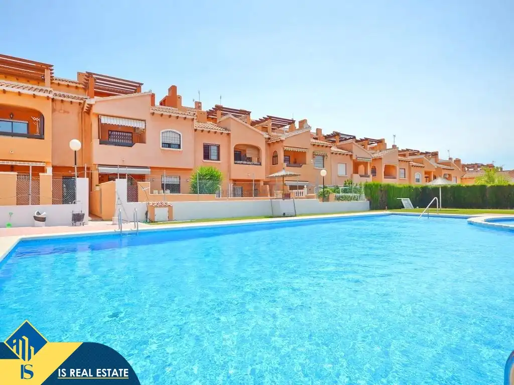 Piso con piscina en venta en Nueva Torrevieja - Aguas Nuevas