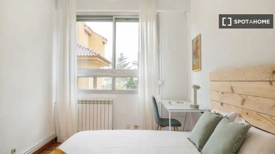 Bedroom of Flat for rent in Madrid  with Air Conditioner, Heating and Furnished