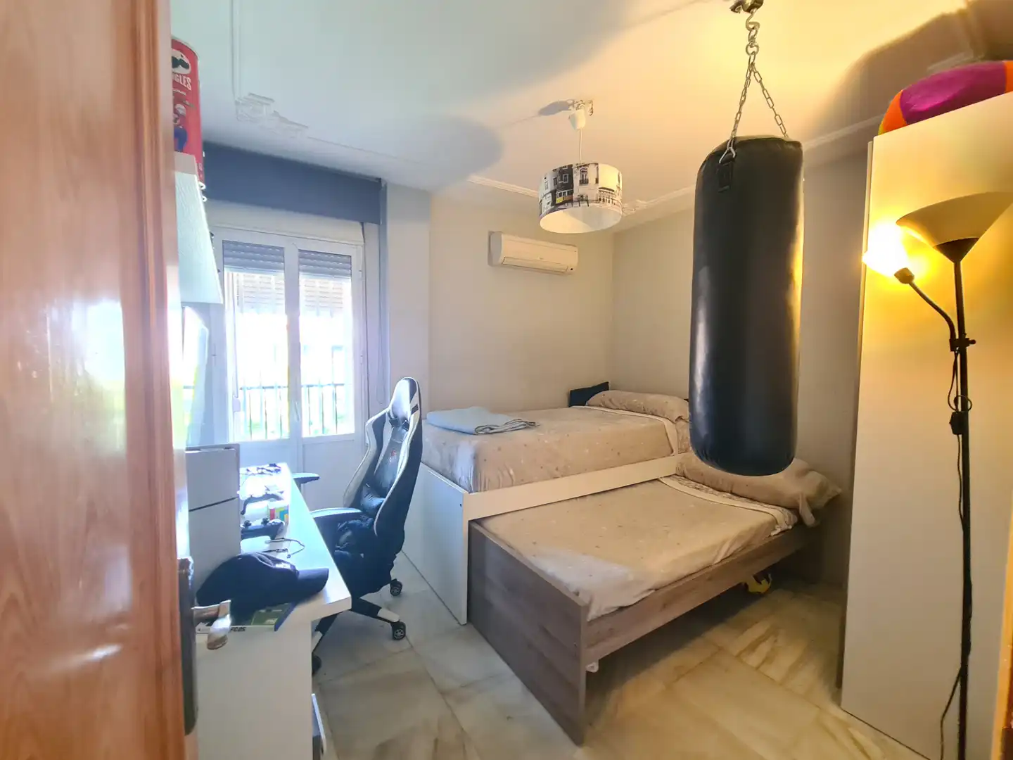 Bedroom of Flat for sale in Sevilla  with Air Conditioner, Terrace and Balcony