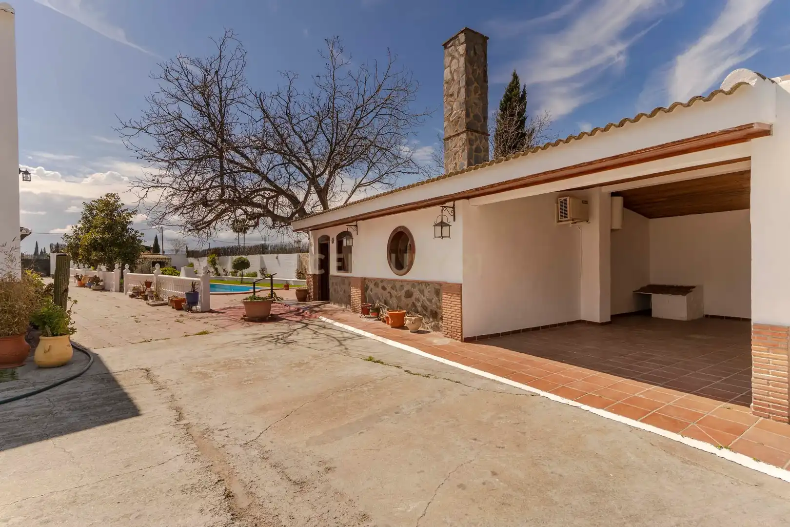 Außenansicht von Haus oder Chalet zum Verkauf in Granada mit Klimaanlage, Privatgarten und Abstellraum
