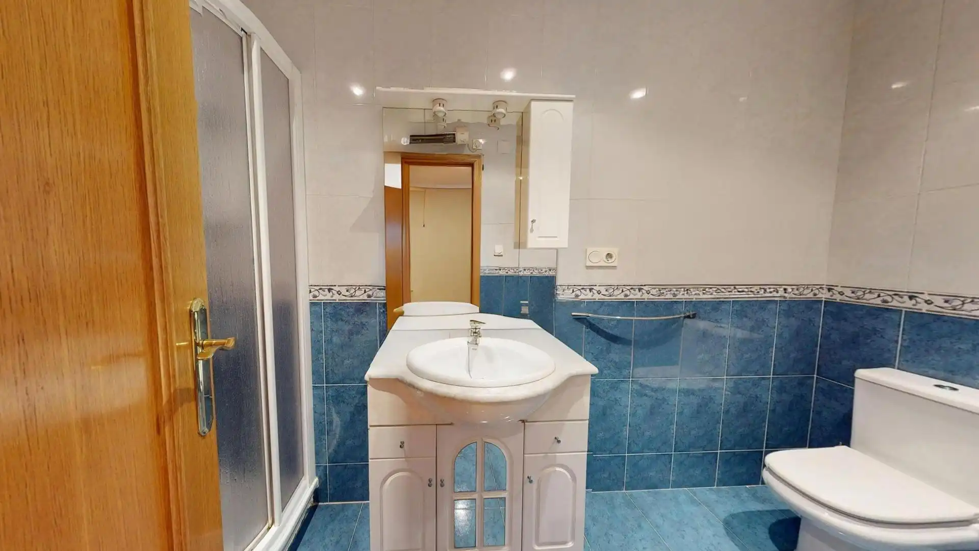 Baño de Piso en venta en Elche / Elx con Trastero y Balcón