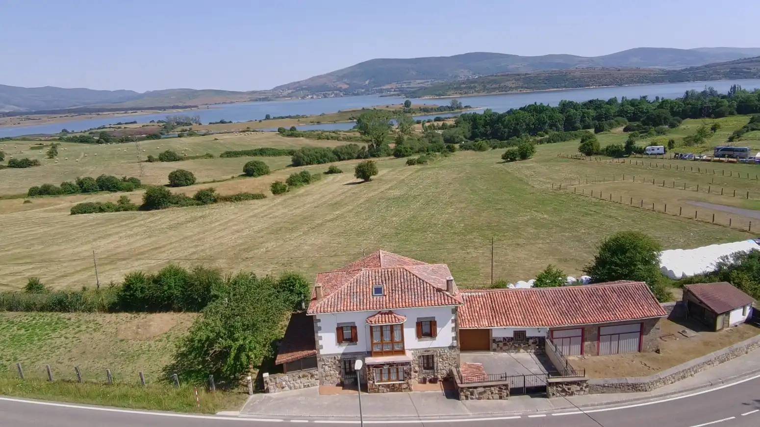 Casa o xalet en venda en Las Rozas de Valdearroyo  amb Calefacció i Jardí privat