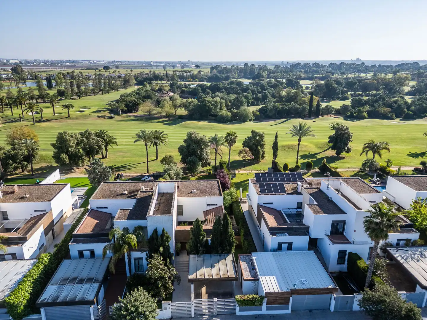 Vista exterior de Casa adosada en venda en Alcalá de Guadaira amb Aire condicionat, Calefacció i Jardí privat
