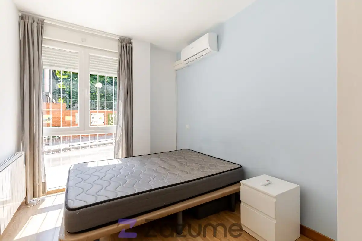 Bedroom of Flat for rent in Madrid  with Air Conditioner, Parquet flooring and Terrace
