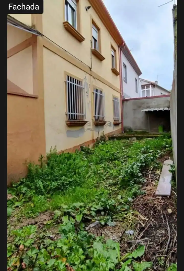 Vista exterior de Casa o xalet en venda en Ourense Capital  amb Calefacció, Jardí privat i Traster
