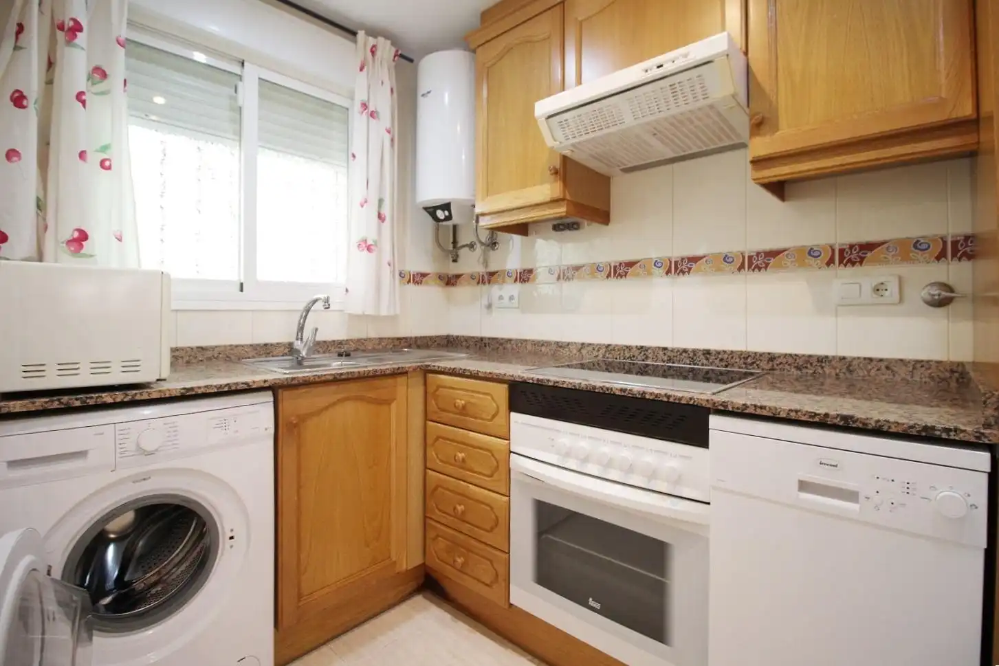 Kitchen of Apartments for sale in Oropesa del Mar / Orpesa  with Air Conditioner, Private garden and Terrace