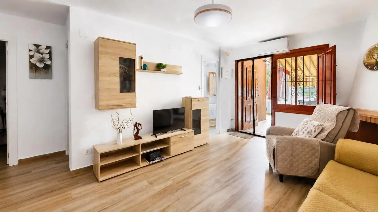 Wohnzimmer von Erdgeschoss zur Miete in Torrevieja mit Klimaanlage, Heizung und Terrasse
