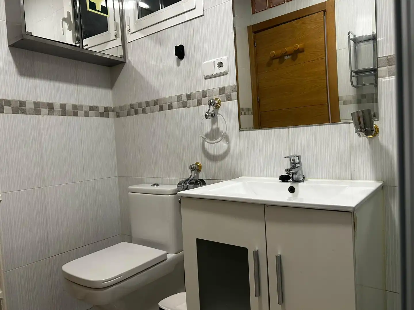 Bany de Apartament de lloguer en Madrid amb Aire condicionat i Calefacció
