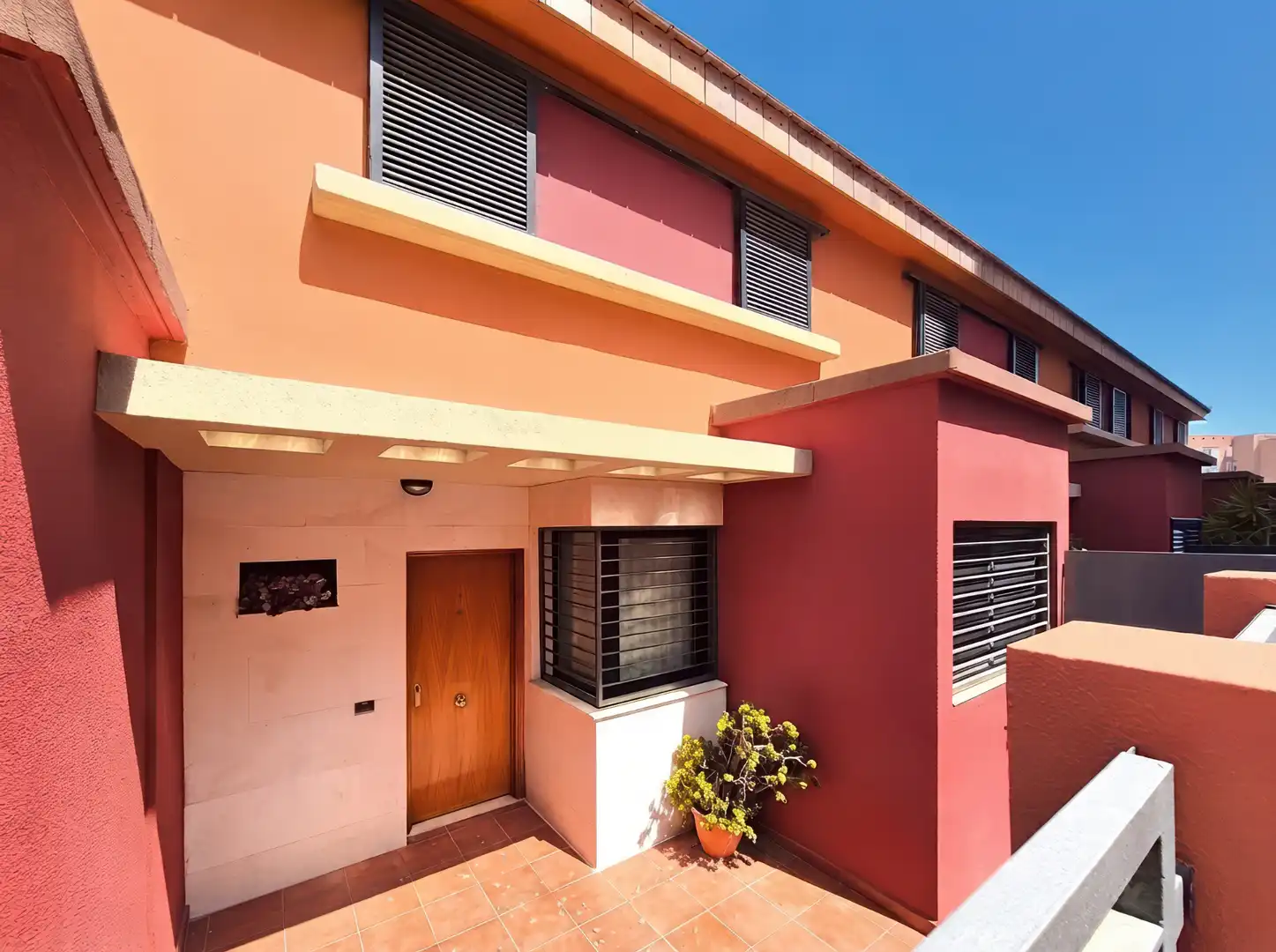 Vista exterior de Casa adosada en venda en Las Palmas de Gran Canaria amb Jardí privat, Terrassa i Traster