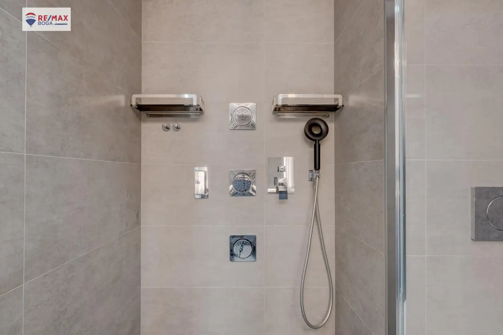 Badezimmer von Wohnung zum Verkauf in Zarautz mit Privatgarten