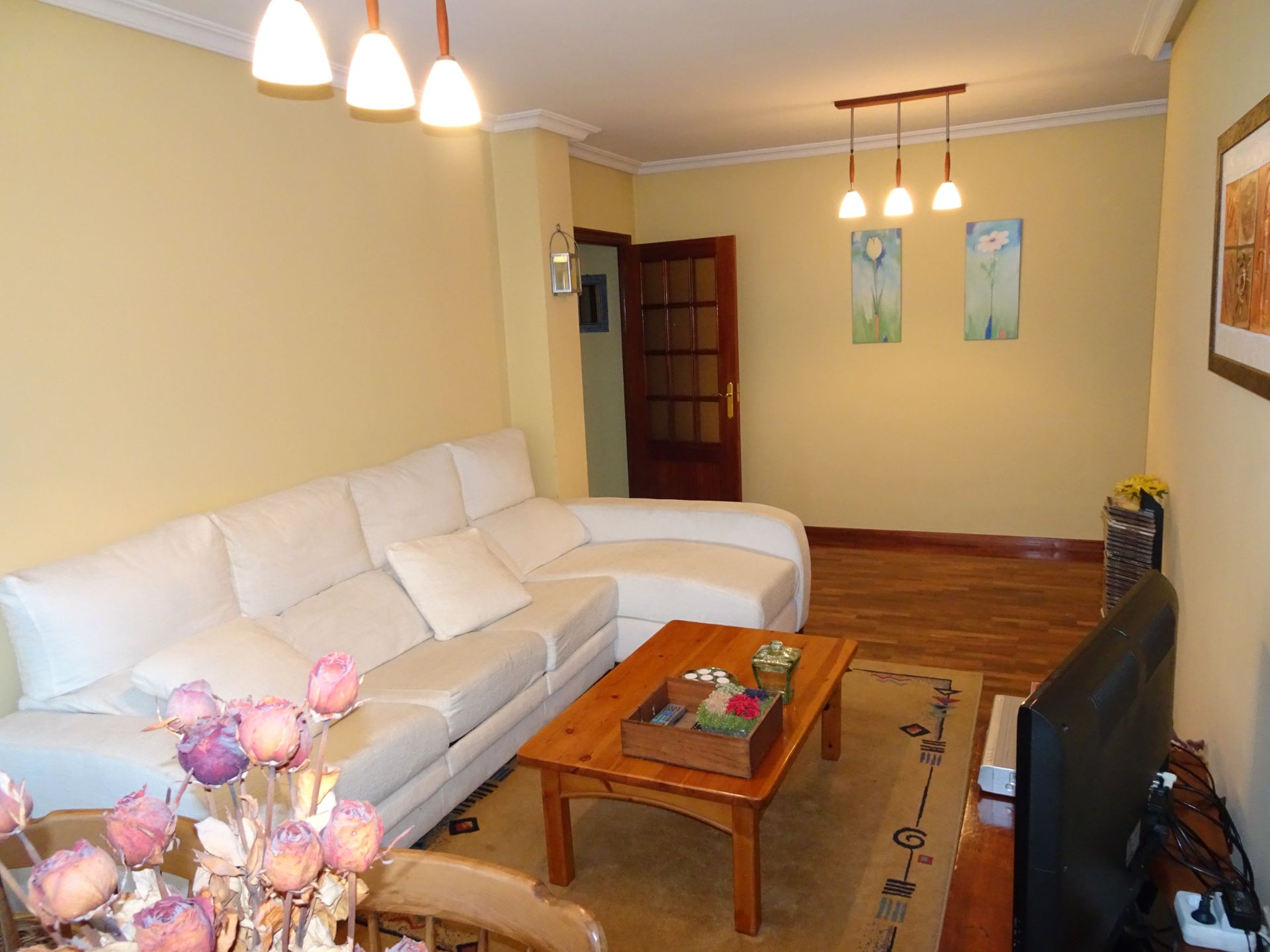 Sala d'estar de Dúplex en venda en Oviedo  amb Calefacció i Moblat