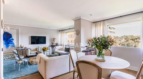 Foto 5 de Piso en venta en Fuentelarreina,  Madrid Capital