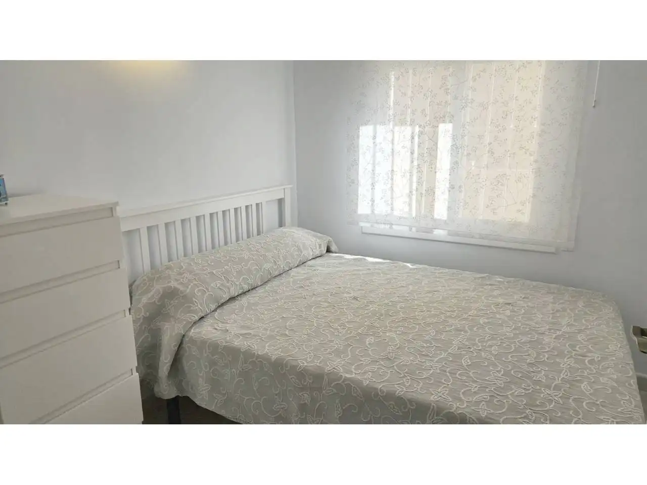 Habitación de Piso de alquiler en Vilanova i la Geltrú con Jardín privado, Terraza y Amueblado