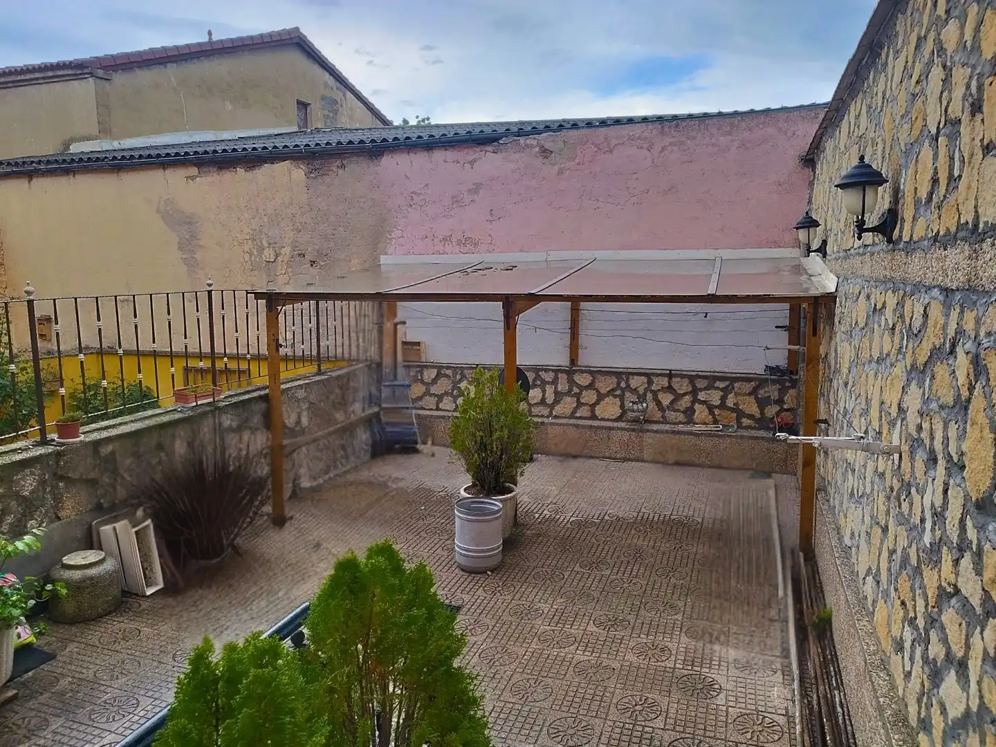 Terrassa de Casa adosada en venda en Burgos amb Moblat