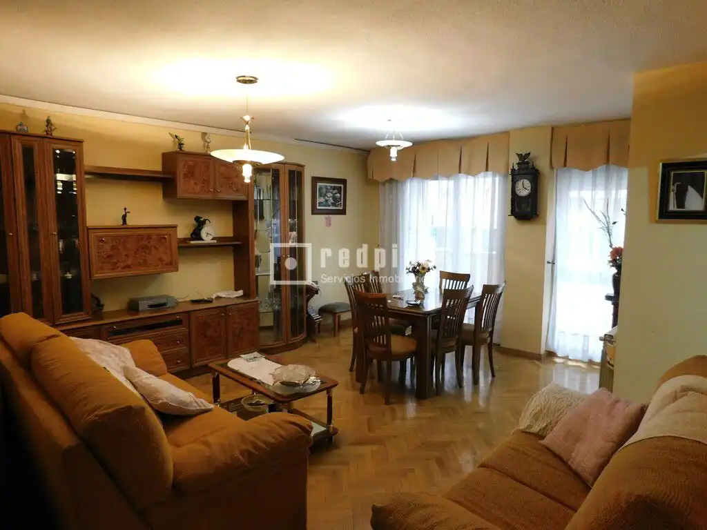 Living room of Flat for sale in  Madrid Capital  with Air Conditioner, Heating and Parquet flooring