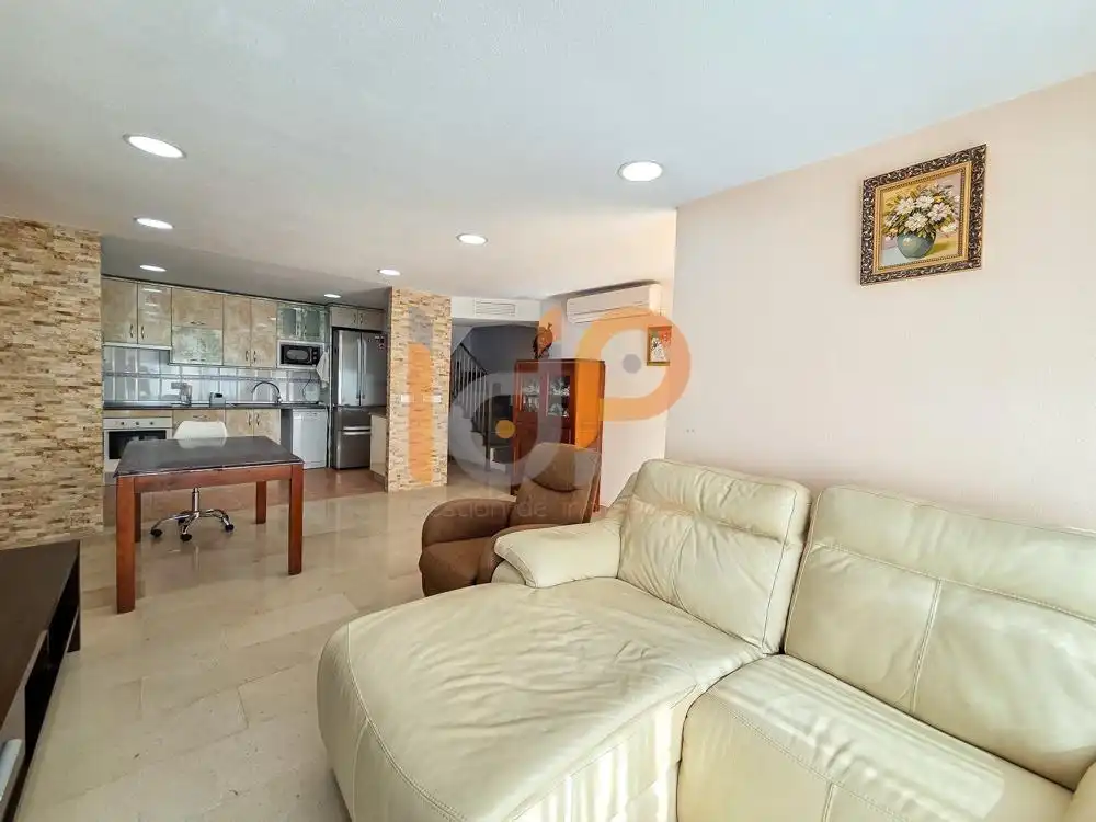 Sala de estar de Dúplex en venta en Garrucha con Aire acondicionado, Terraza y Trastero