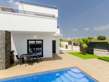 Casa aparellada amb piscina en venda a Calle Melocotonero