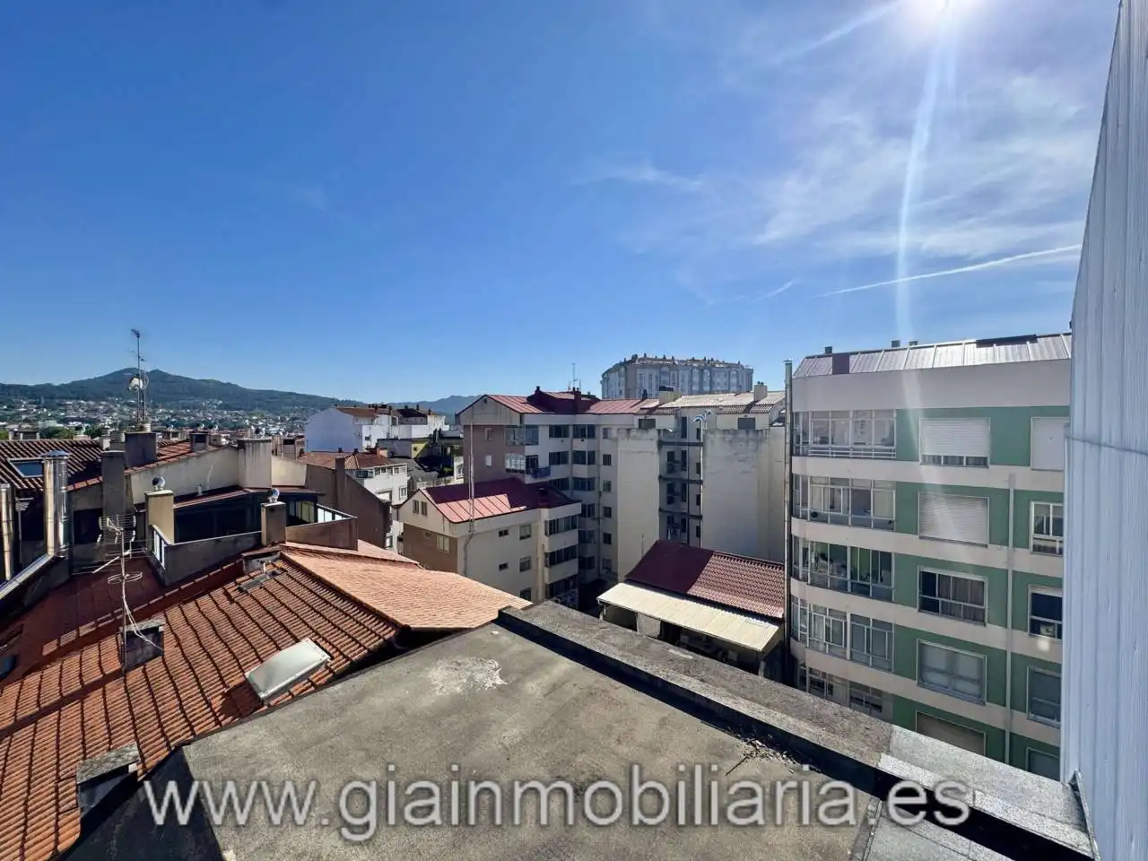 Vista exterior de Edifici en venda en Vigo 