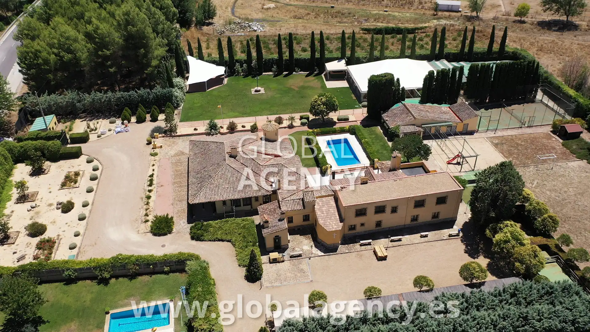 Vista exterior de Finca rústica en venda en Chinchón amb Aire condicionat, Calefacció i Jardí privat