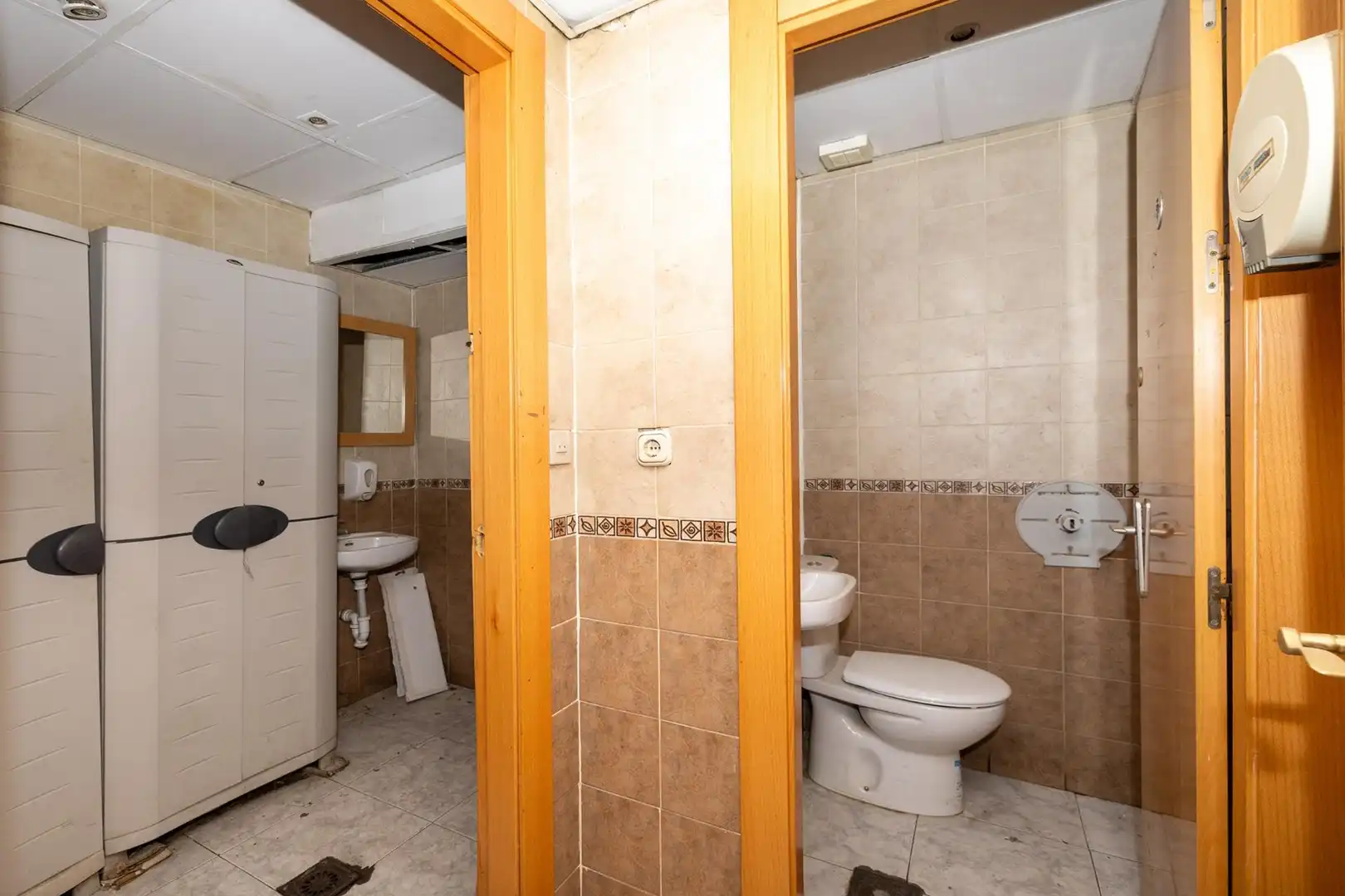 Bany de Local en venda en Granada