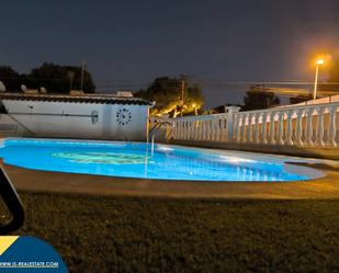 Piscina de Casa o xalet en venda en Torrevieja amb Aire condicionat, Calefacció i Jardí privat