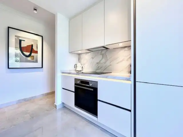 Küche von Wohnung zum Verkauf in Marbella mit Klimaanlage, Heizung und Terrasse