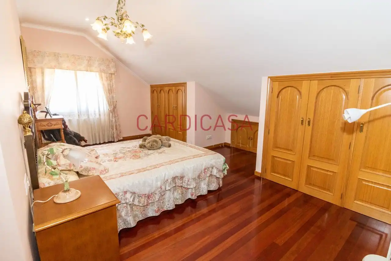 Habitación de Casa o chalet en venta en Vigo  con Calefacción, Jardín privado y Parquet
