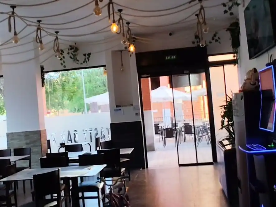 Local en venda en Azuqueca de Henares amb Aire condicionat, Terrassa i Moblat