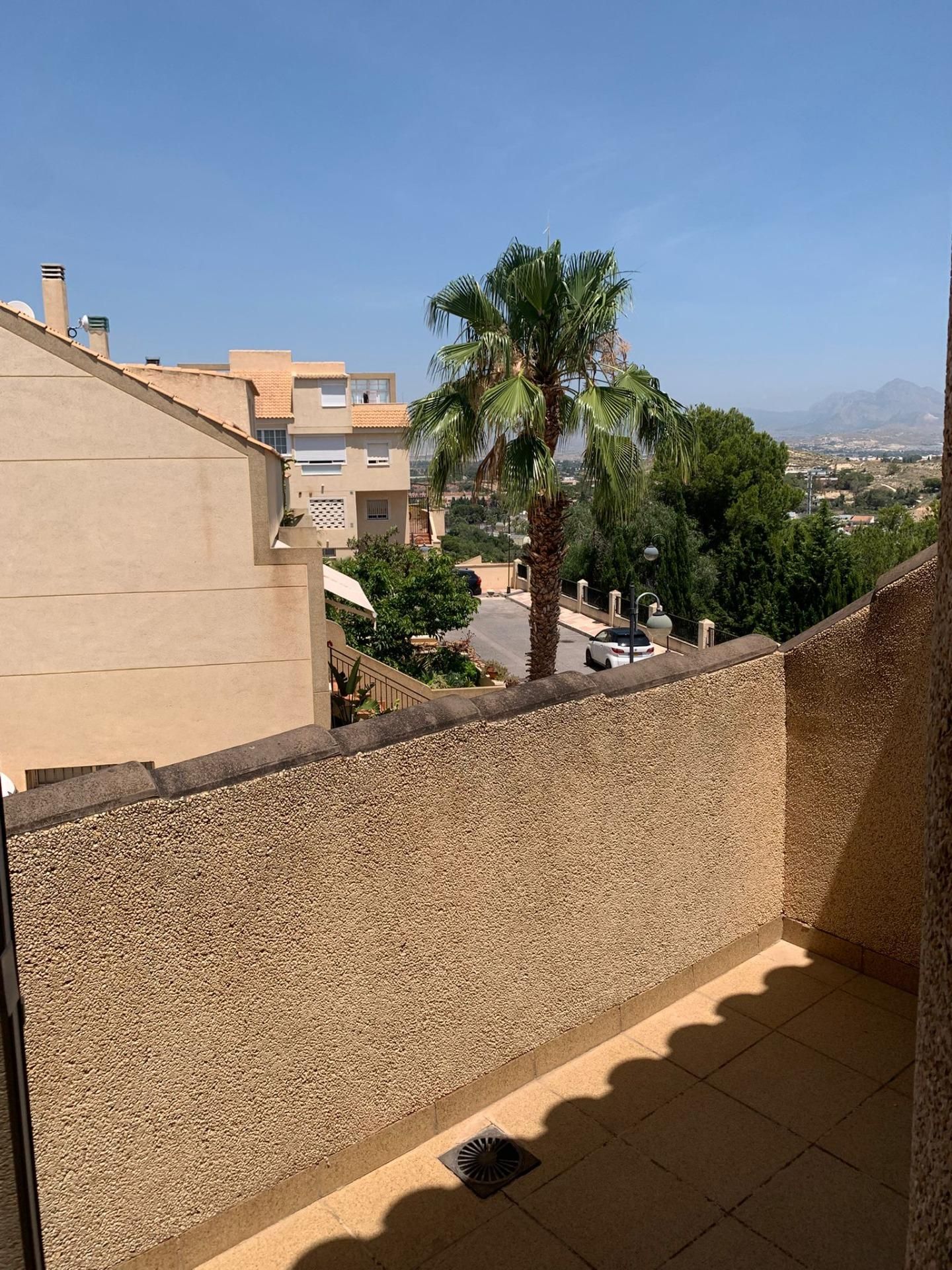 Vista exterior de Casa adosada en venda en Mutxamel amb Calefacció, Jardí privat i Balcó
