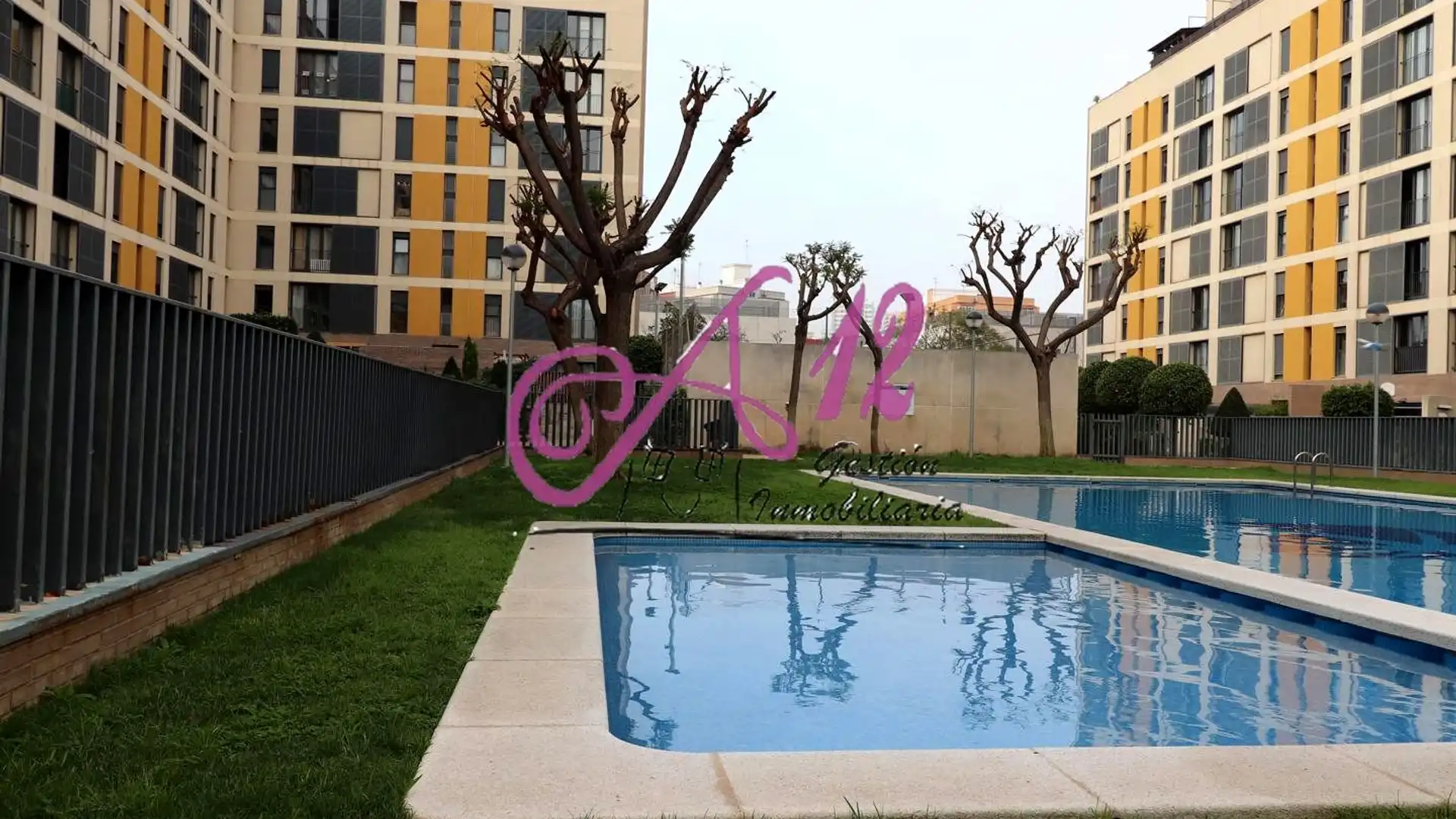 Piscina de Pis de lloguer en  Valencia Capital amb Aire condicionat, Moblat i Piscina comunitària