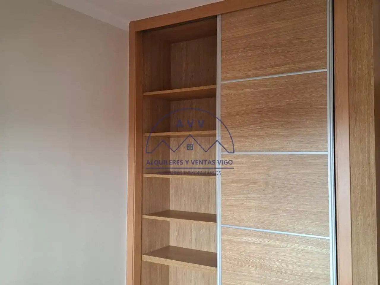 Bedroom of Flat for rent in Vigo   with Parquet flooring