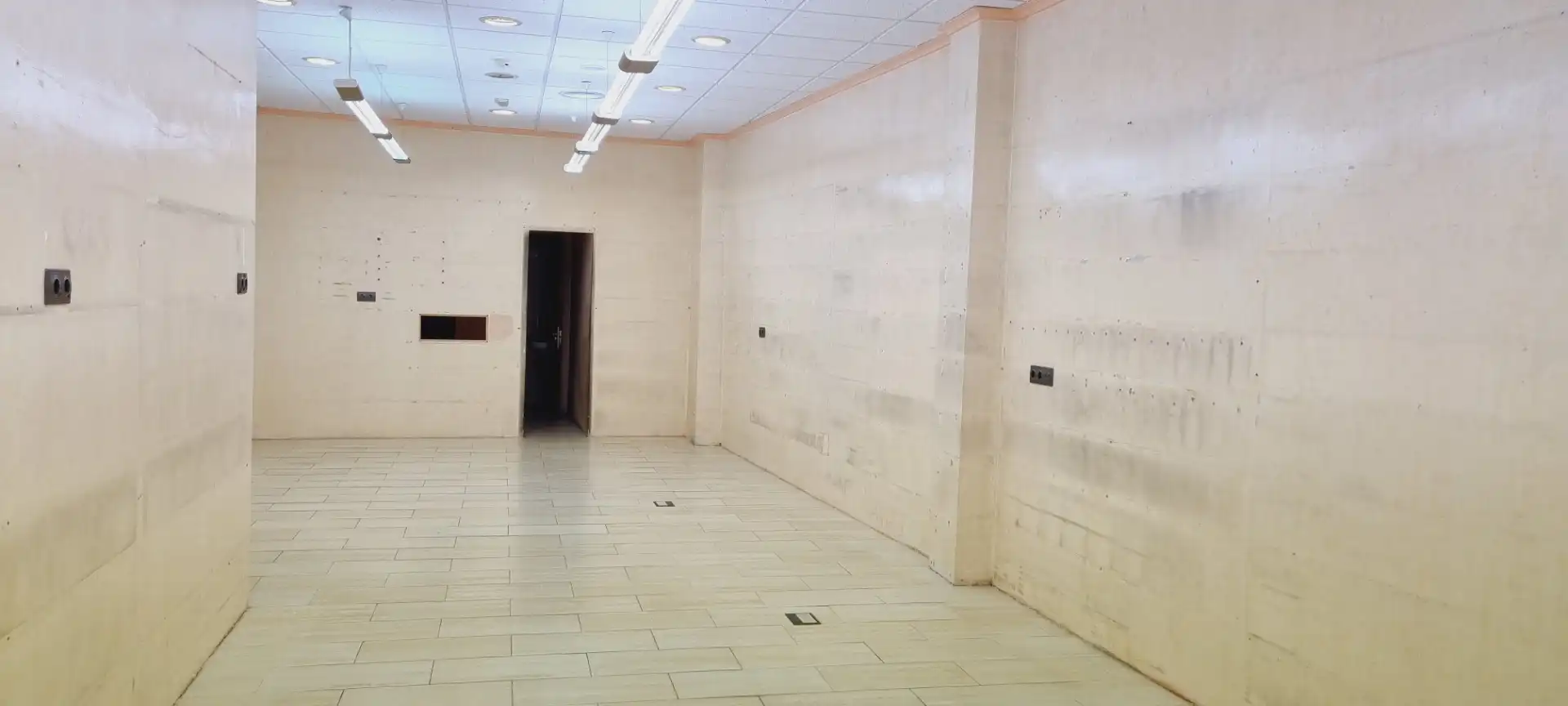 Local comercial en alquiler en Calle Barrio y Mier, imagen 4