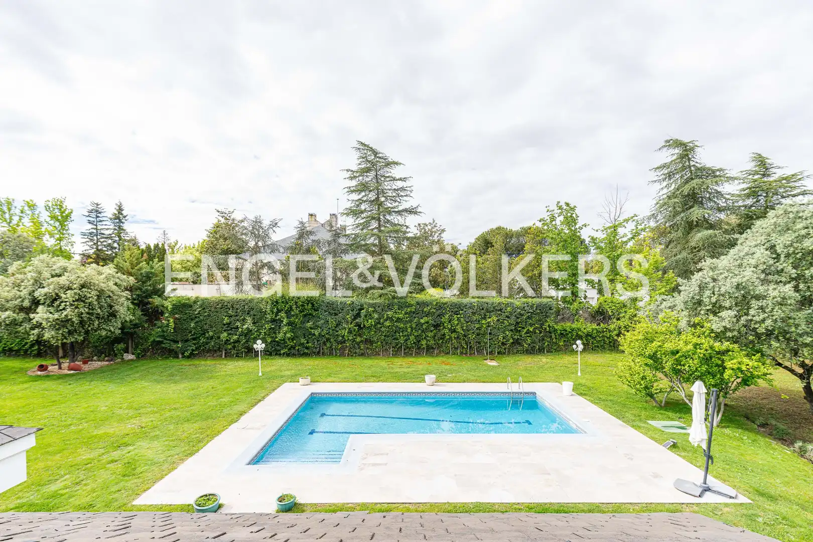 Piscina de Casa o chalet en venta en Pozuelo de Alarcón con Aire acondicionado, Calefacción y Jardín privado